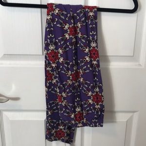 Agnes & Dora Leggings NWT. Large purple pattern